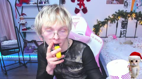 Snapshot of deficitt chatting on January 2, 4:56 pm deficitt online show from January 2, 4:56 pm