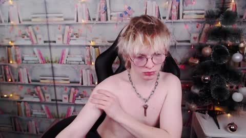 Snapshot of deficitt chatting on January 9, 8:22 pm deficitt online show from January 9, 8:22 pm