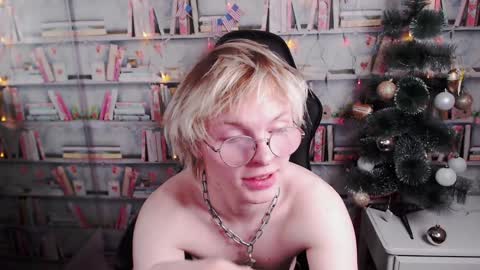 Snapshot of deficitt chatting on January 9, 11:24 pm deficitt online show from January 9, 11:24 pm