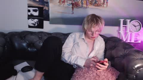 Snapshot of deficitt chatting on January 29, 12:33 am deficitt online show from January 29, 12:33 am