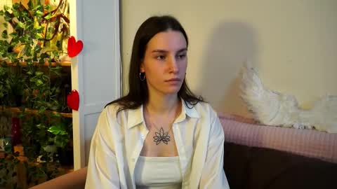 Snapshot of deirdreorem chatting on November 3, 7:04 pm Esme 19 years old online show from November 3, 7:04 pm