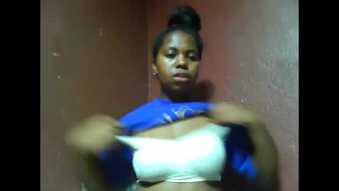 Snapshot of deliah712909 chatting on December 28, 11:30 am deliah712909 online show from December 28, 11:30 am