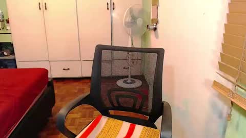 Snapshot of deliciosats chatting on December 8, 9:02 am Mercedes online show from December 8, 9:02 am