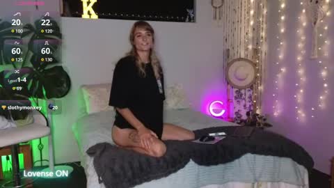 Snapshot of deliciousmonster30 chatting on December 3, 6:17 pm Kitty online show from December 3, 6:17 pm