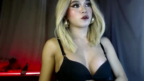 Snapshot of deliouscum chatting on March 9, 11:25 pm Margie online show from March 9, 11:25 pm