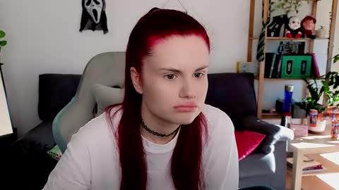 dellacrush_ online show from November 18, 10:41 am