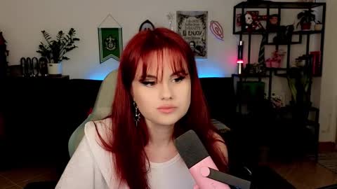 dellacrush_ online show from February 9, 6:56 pm