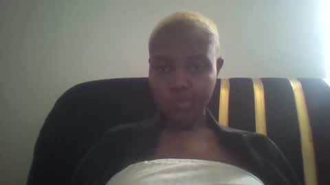 dellarine517299 online show from December 1, 8:41 am