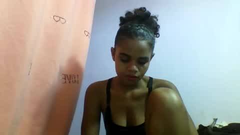 delphine online show from March 27, 10:15 am