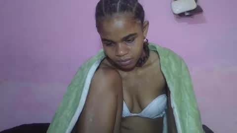 delphine online show from May 8, 5:02 am