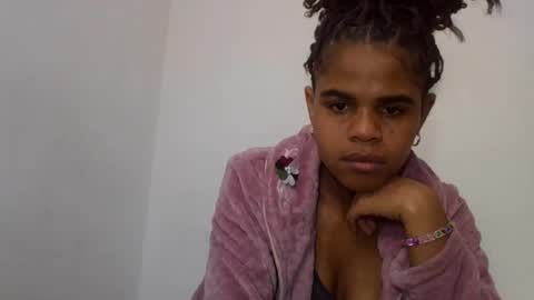 delphine online show from June 27, 5:34 am