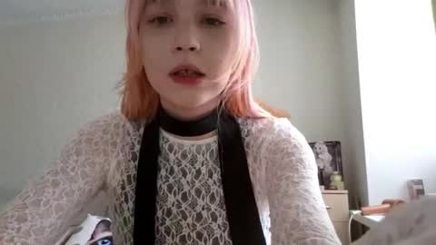 Snapshot of deltamessick chatting on February 19, 12:34 pm Mia online show from February 19, 12:34 pm