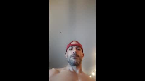 Snapshot of demayomatt28 chatting on April 4, 5:16 am demayomatt28 online show from April 4, 5:16 am