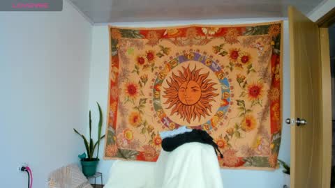 Snapshot of demeter__ chatting on April 9, 7:19 pm demeter__ online show from April 9, 7:19 pm
