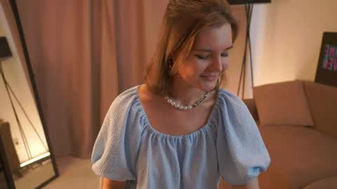 Snapshot of demetricekanady chatting on June 2, 6:48 am Hi my name is Sari nice to see you in my Room online show from June 2, 6:48 am