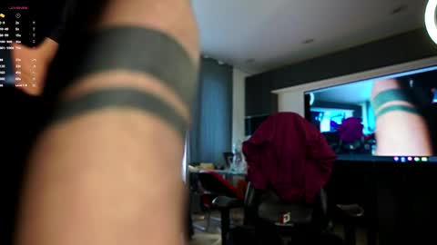 Snapshot of demianblake chatting on April 5, 9:06 am demianblake online show from April 5, 9:06 am