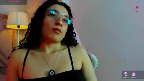 Snapshot of demijones_ chatting on February 21, 3:40 am Demi online show from February 21, 3:40 am