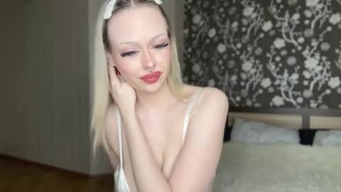 Demi online show from December 2, 11:59 am