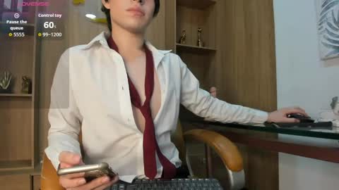   online show from May 25, 12:33 pm
