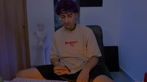 Snapshot of demonkush_ chatting on December 2, 7:25 am DemonKush online show from December 2, 7:25 am