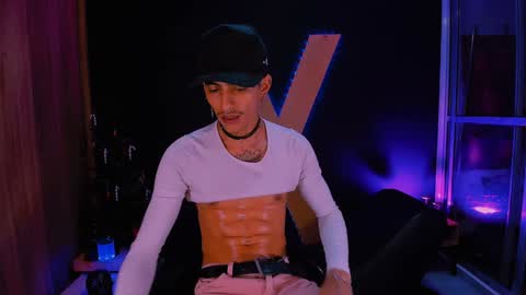 Snapshot of demonkush_ chatting on December 19, 5:40 am DemonKush online show from December 19, 5:40 am