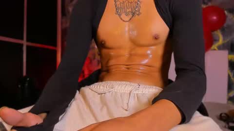 Snapshot of demonkush_ chatting on February 16, 1:47 am DemonKush online show from February 16, 1:47 am