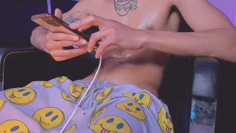 Snapshot of demonkush_ chatting on March 12, 9:55 am DemonKush online show from March 12, 9:55 am