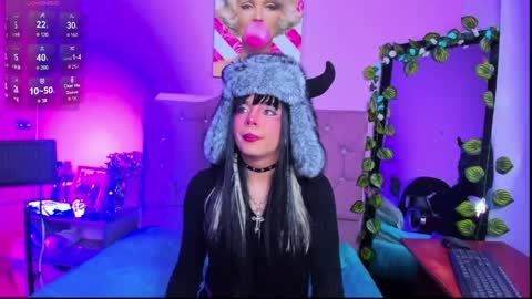 Snapshot of demony_deadboy chatting on April 2, 5:16 am Maki online show from April 2, 5:16 am