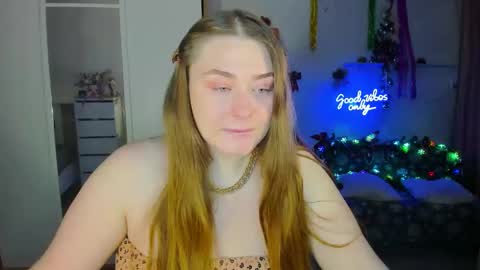 Sophie online show from December 6, 4:03 am