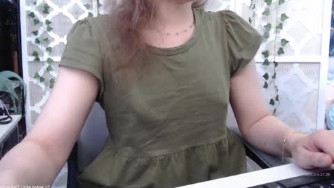 Snapshot of demuredeliah chatting on May 28, 8:28 pm Deliah online show from May 28, 8:28 pm