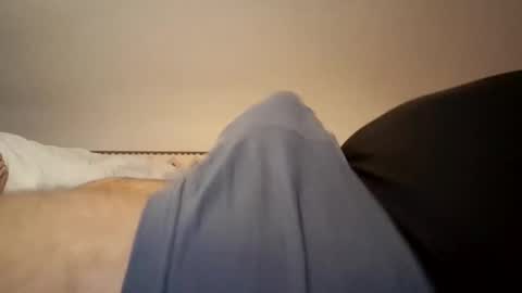 Snapshot of den2807 chatting on December 3, 1:10 pm den2807 online show from December 3, 1:10 pm