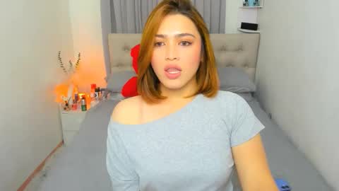 Snapshot of dencyleander chatting on February 8, 7:56 am Demi online show from February 8, 7:56 am