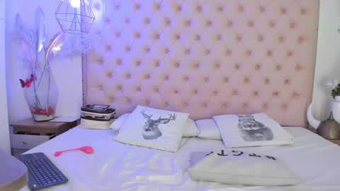 denisse_logan online show from May 18, 4:07 am