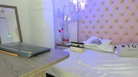 denisse_logan online show from May 20, 3:13 am