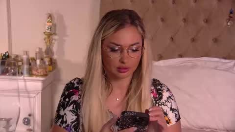 Ela online show from November 10, 9:47 pm