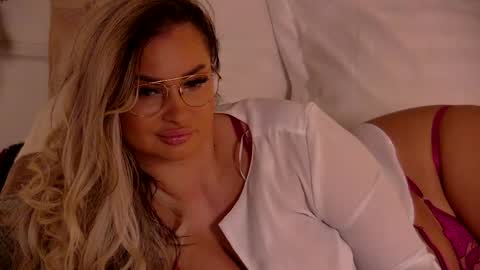 Ela online show from May 12, 9:56 pm