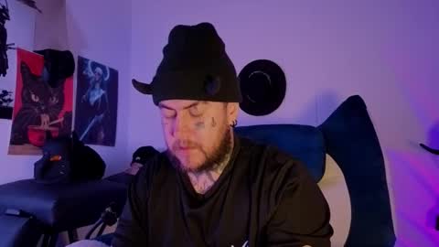 Snapshot of denjig chatting on February 1, 2:10 am Oliver online show from February 1, 2:10 am