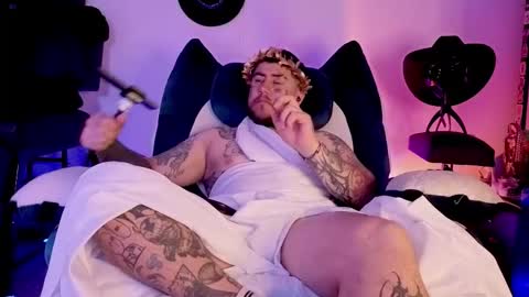 Snapshot of denjig chatting on February 15, 12:51 am Oliver online show from February 15, 12:51 am