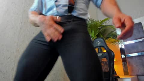 Snapshot of dennis_cox_ chatting on December 30, 2:30 pm dennis_cox_ online show from December 30, 2:30 pm