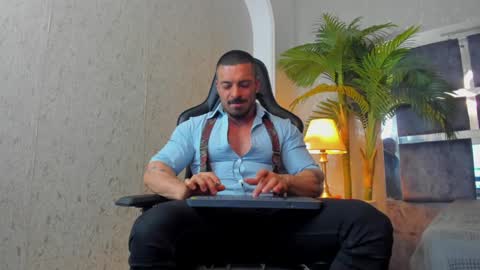 Snapshot of dennis_cox_ chatting on January 2, 1:06 am dennis_cox_ online show from January 2, 1:06 am