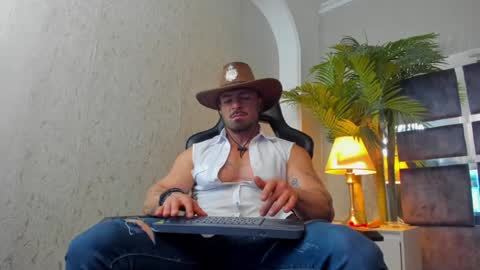 Snapshot of dennis_cox_ chatting on January 3, 1:47 pm dennis_cox_ online show from January 3, 1:47 pm