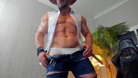 Snapshot of dennis_cox_ chatting on January 3, 4:48 pm dennis_cox_ online show from January 3, 4:48 pm