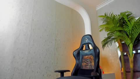 dennis_cox_ online show from January 8, 3:28 pm