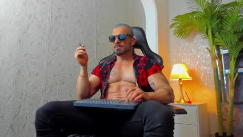 Snapshot of dennis_cox_ chatting on January 11, 9:57 am dennis_cox_ online show from January 11, 9:57 am
