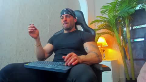 Snapshot of dennis_cox_ chatting on January 17, 10:33 am dennis_cox_ online show from January 17, 10:33 am