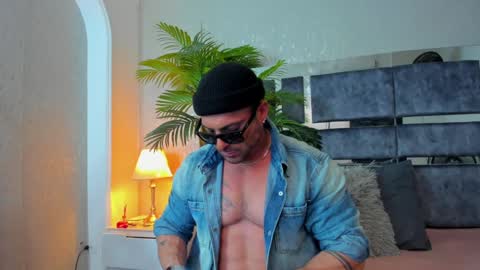 Snapshot of dennis_cox_ chatting on January 18, 12:04 pm dennis_cox_ online show from January 18, 12:04 pm