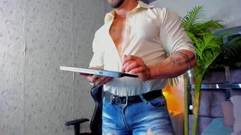Snapshot of dennis_cox_ chatting on February 14, 10:49 am dennis_cox_ online show from February 14, 10:49 am