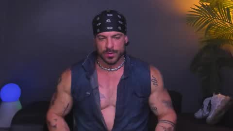 Snapshot of dennis_cox_ chatting on November 20, 9:09 am dennis_cox_ online show from November 20, 9:09 am