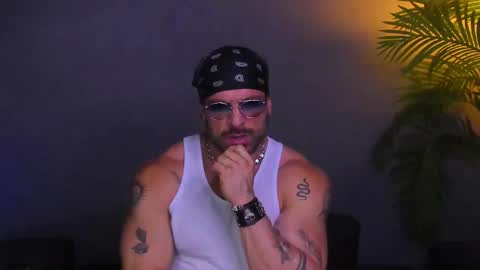 Snapshot of dennis_cox_ chatting on November 23, 12:27 pm dennis_cox_ online show from November 23, 12:27 pm