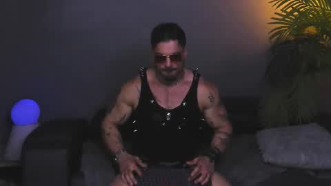 Snapshot of dennis_cox_ chatting on December 3, 8:18 pm dennis_cox_ online show from December 3, 8:18 pm